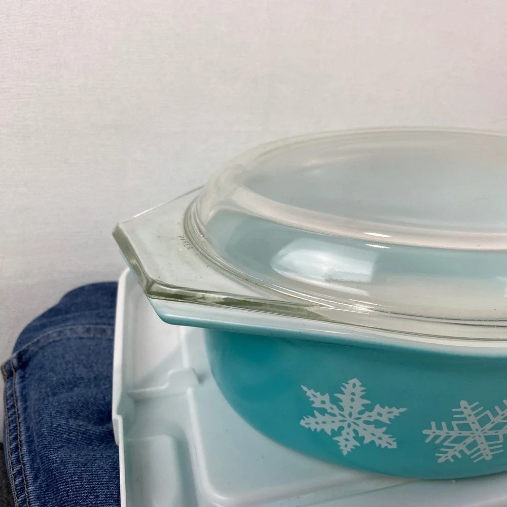 VTG Pyrex Snowflake Turquoise Blue Oval Casserole Dish with Lid 1.5 QT MCM